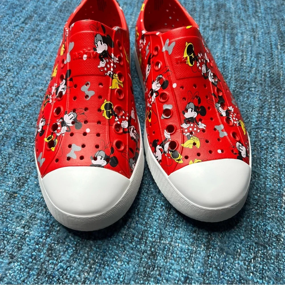 Native x Disney Slip On Minnie Mouse Shoes in Red White Black Women's Size 7
